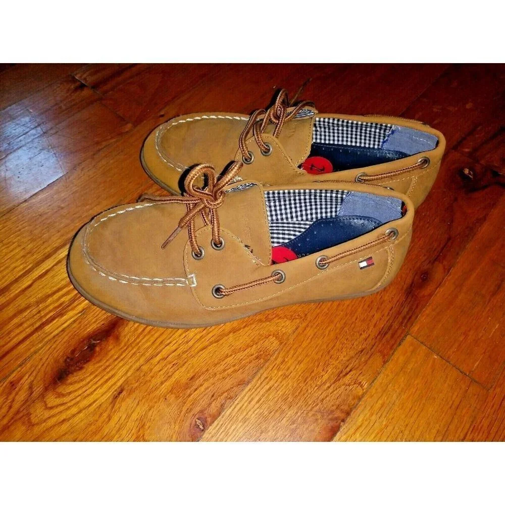 Boys Tommy Hilfiger Douglas Boat Shoes Size 2 Brown/tan/camel Used